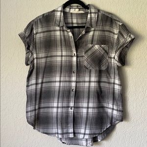 Plaid Short Sleeve Shirt | Size Medium